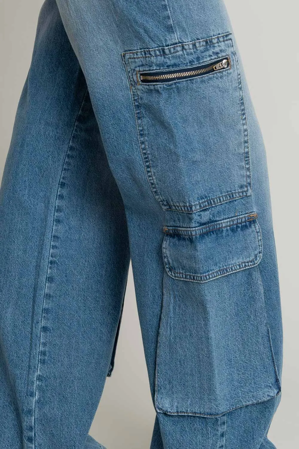 Pantalón cargo de denim multipocket cintura alta