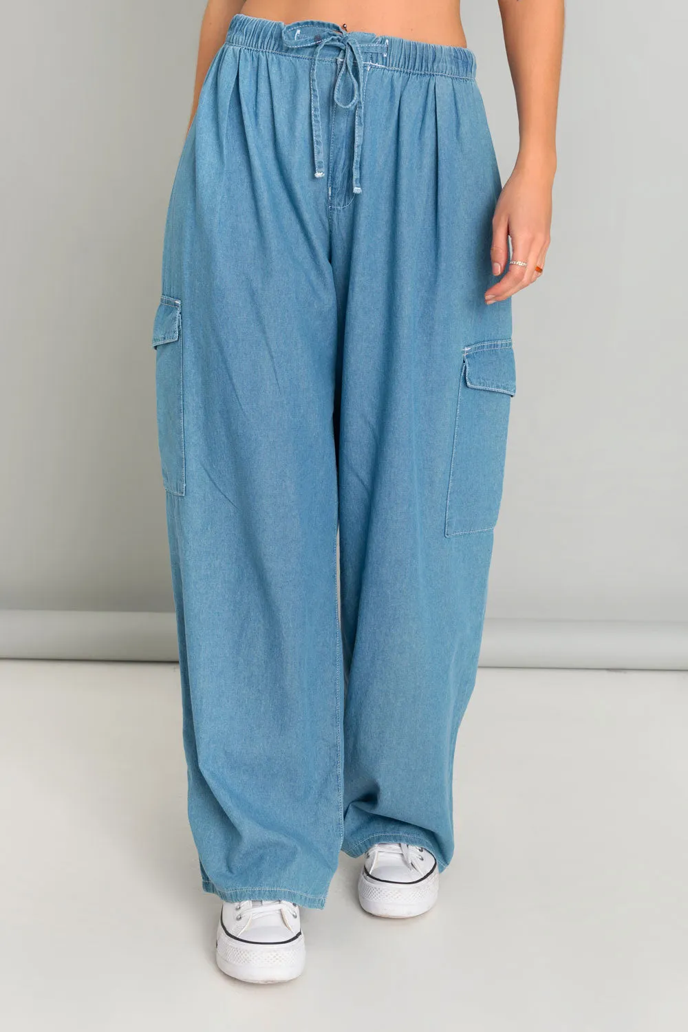 Pantalón de denim cargo cintura elástica