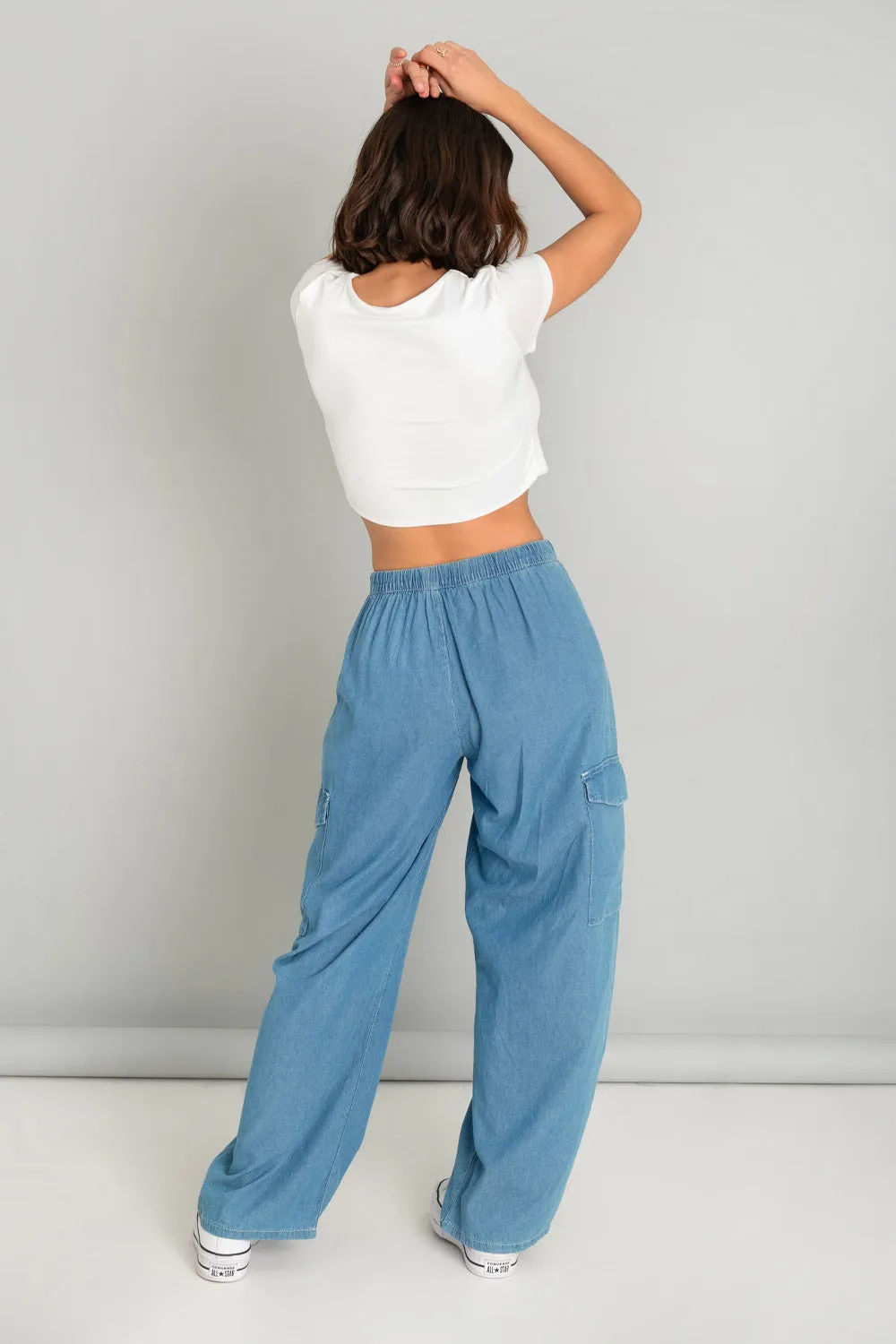 Pantalón de denim cargo cintura elástica