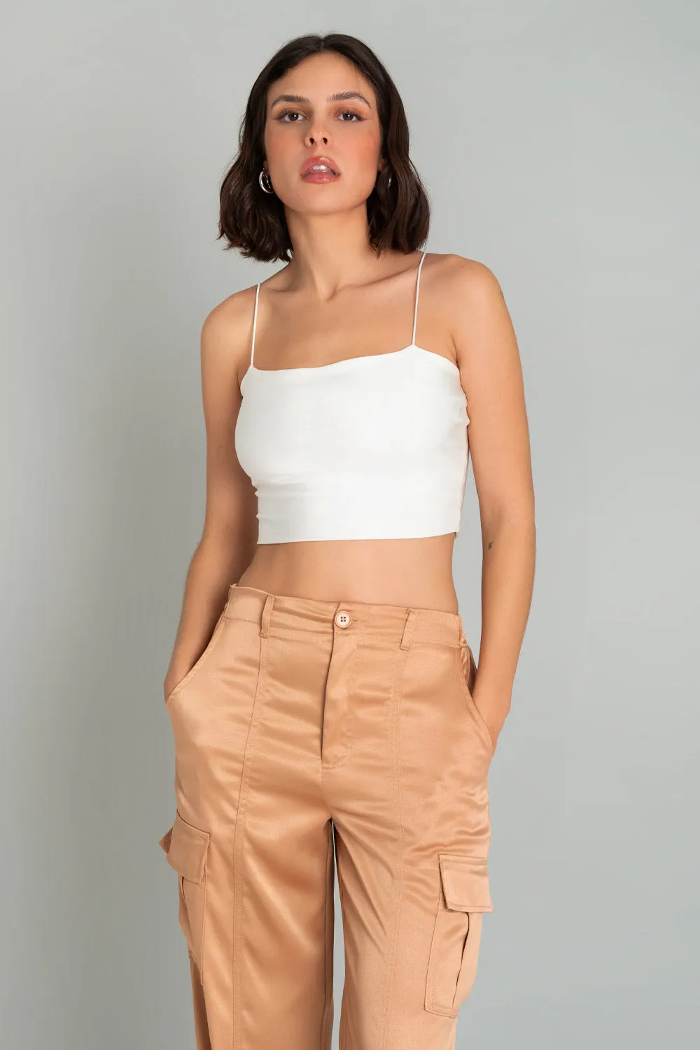 Pantalón satinado cargo wide leg fit